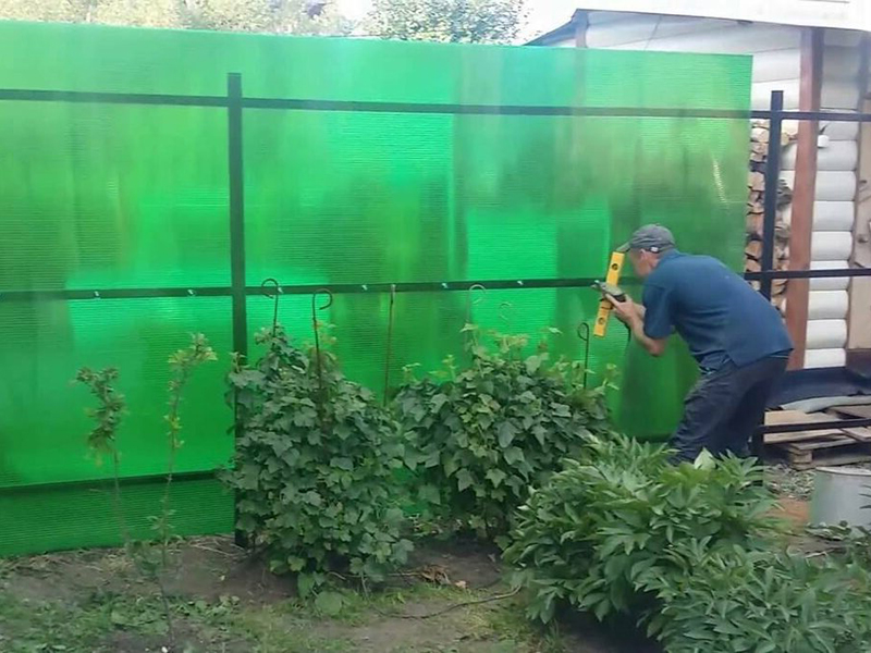 Схема-монтажа-забора-из-поликарбоната-1024x501