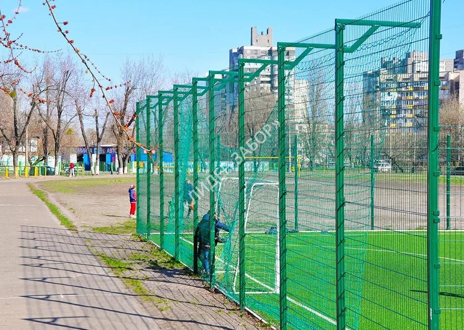 Цена Ограждение спортивной площадки высотой 4 метра в Москве Купить Ограждение спортивной площадки высотой 4 метра