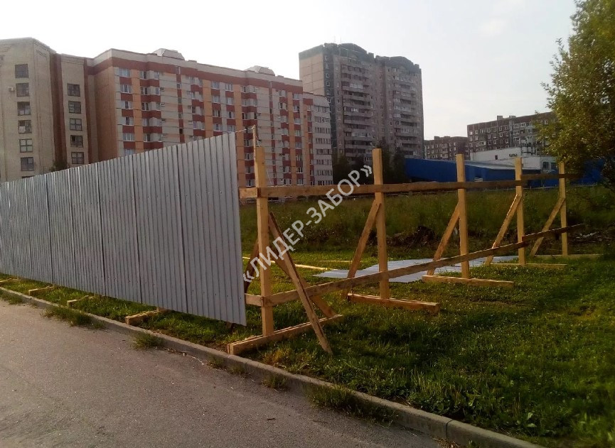 Цена Временный забор для стройки из профлиста в городской черте в Москве Купить Временный забор для стройки из профлиста в городской черте